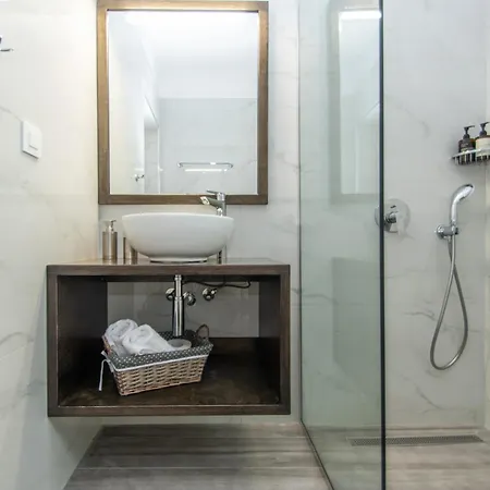 Zoi Méson Yerakaríon