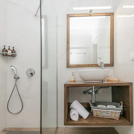 Zoi * Méson Yerakaríon