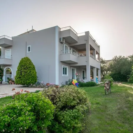 아파트 Zoi Méson Yerakaríon