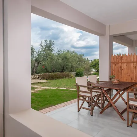 아파트 Zoi Méson Yerakaríon